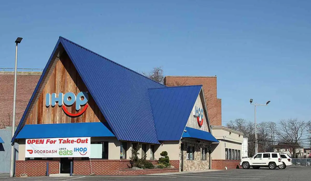 IHOP Menu Prices With Calories [Updated March 2025]